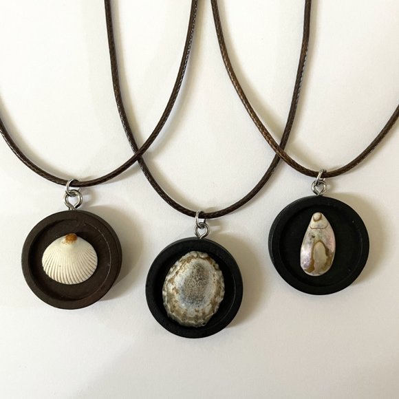 Mini Minimalist Tiny Abalone Shell Necklace Wood Pendant Boho Ocean Mermaid - Picture 3 of 3